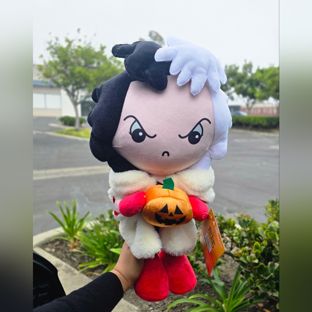Cruella greeter stepper cvs halloween decor